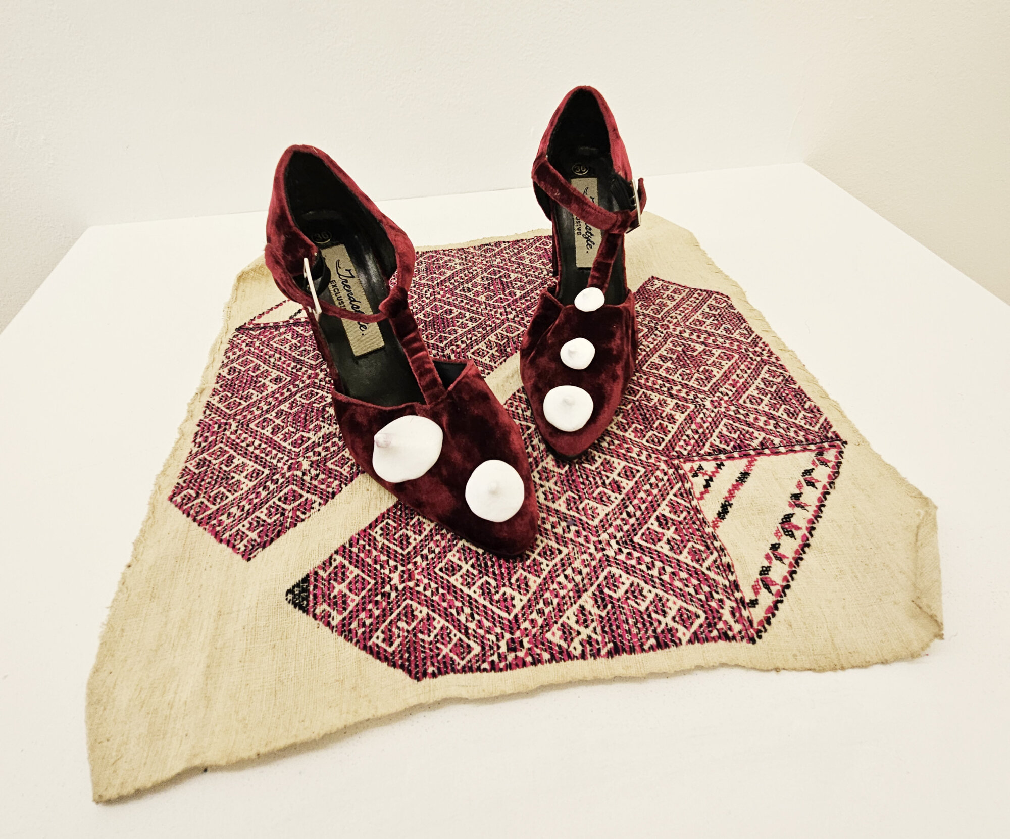 ÉROS, LES PÉTALES DE L’ABSENCE, Véronique Arnold chez Stampa à Bâle